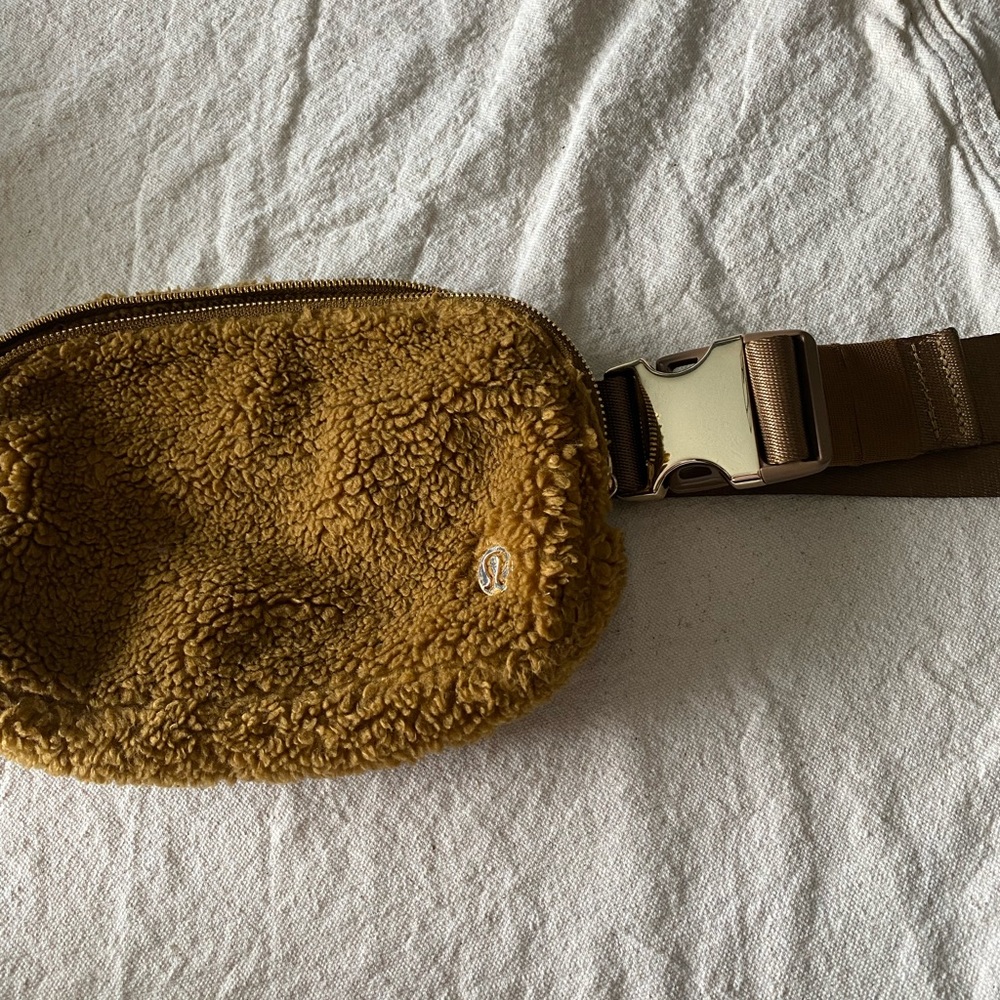 Lululemon Fleece camel belt bag - Picture 1 of 2